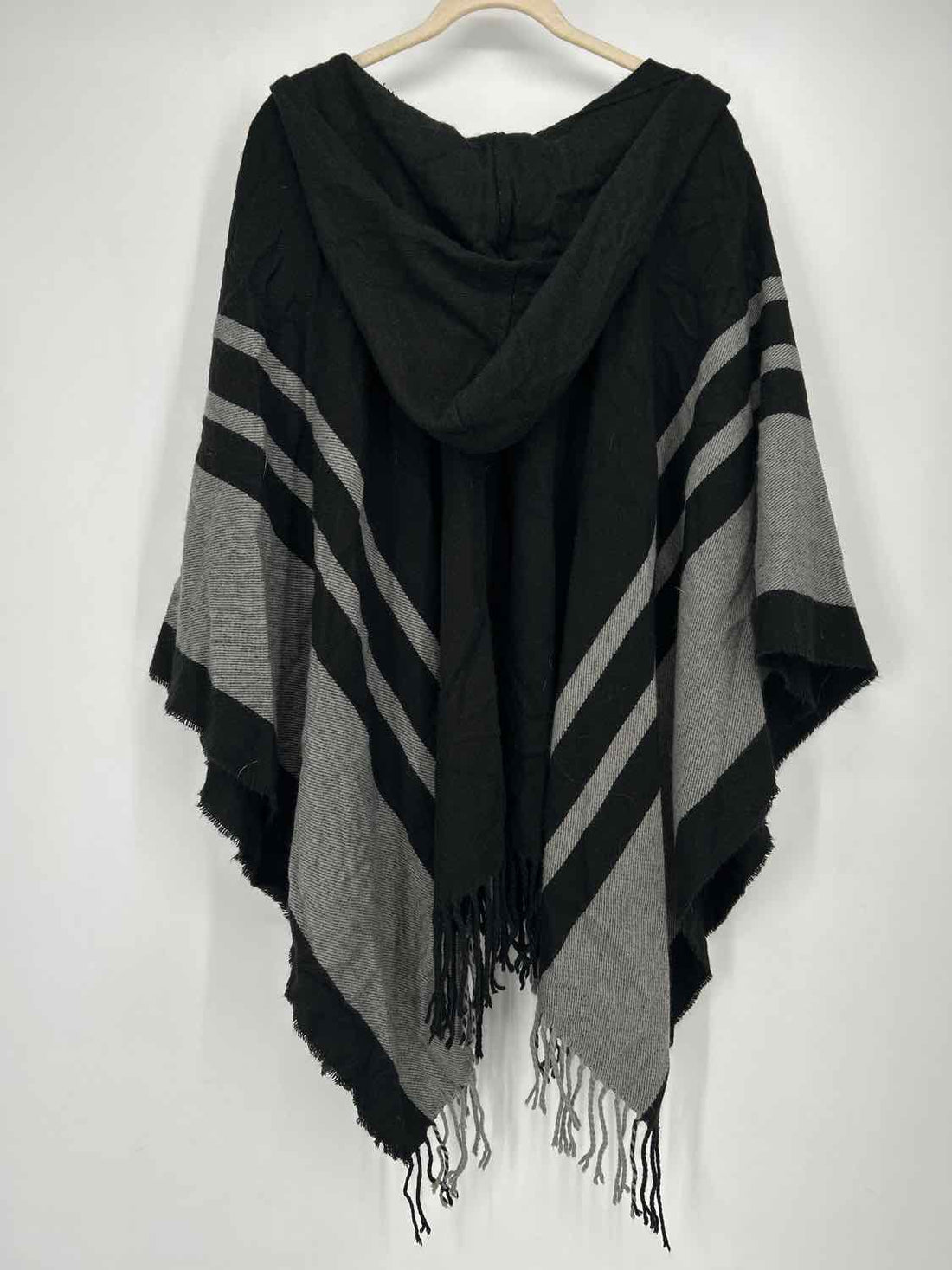 Marc New York Size One Size Black & Gray Striped Cape