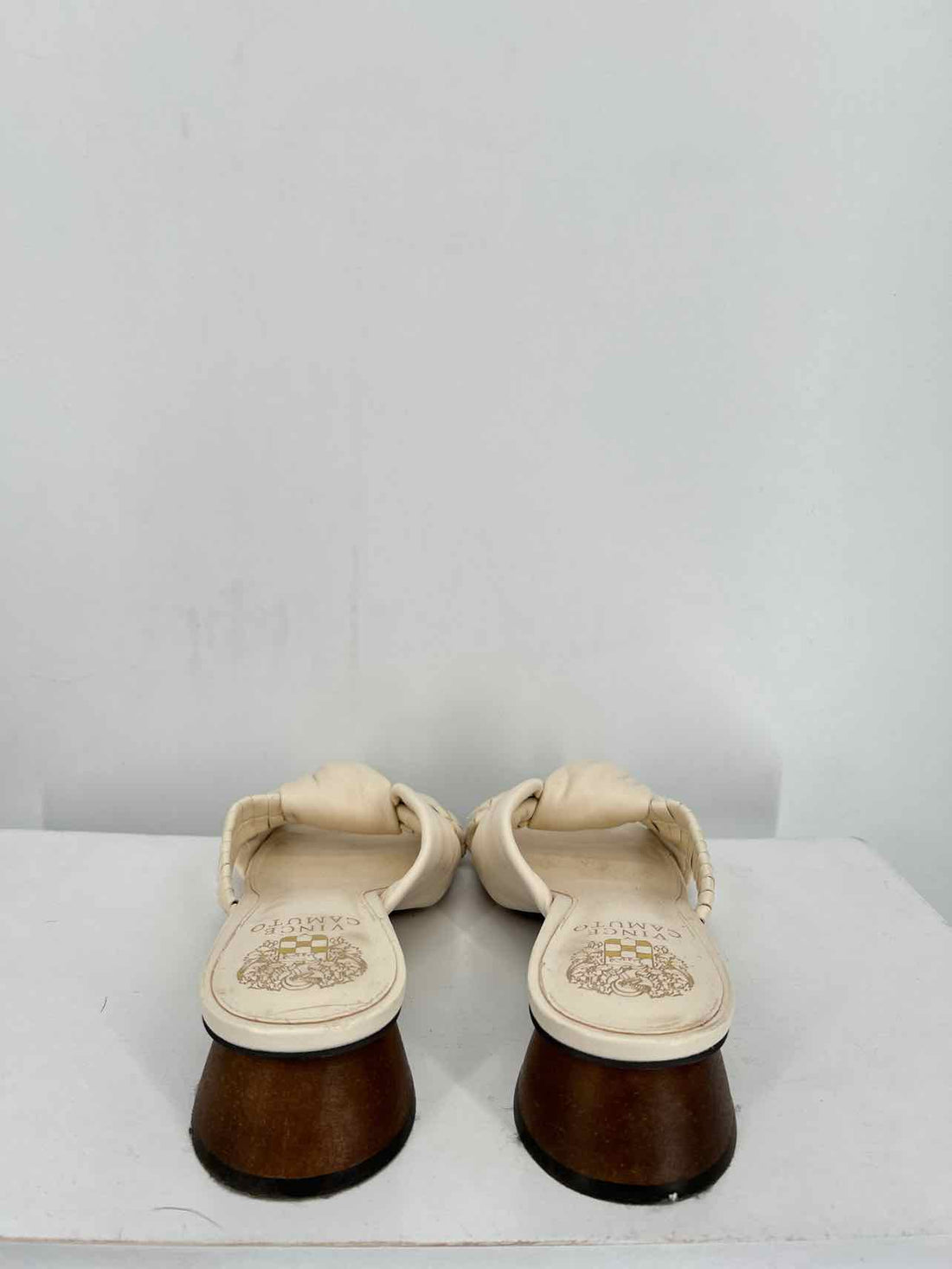 Vince Camuto Women Size 7 Cream Sandals