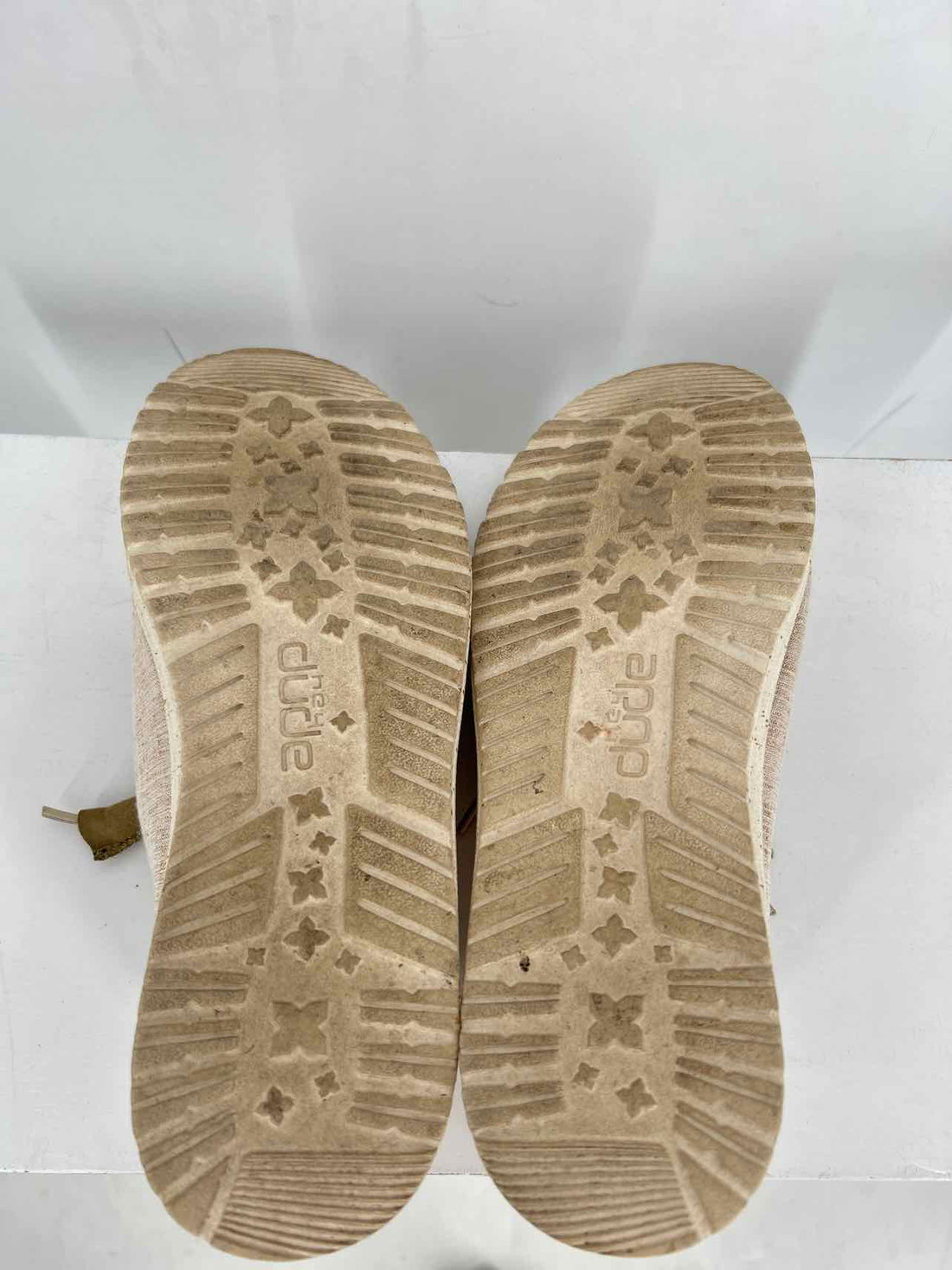 Hey Dude Women Size 7 Beige Flats