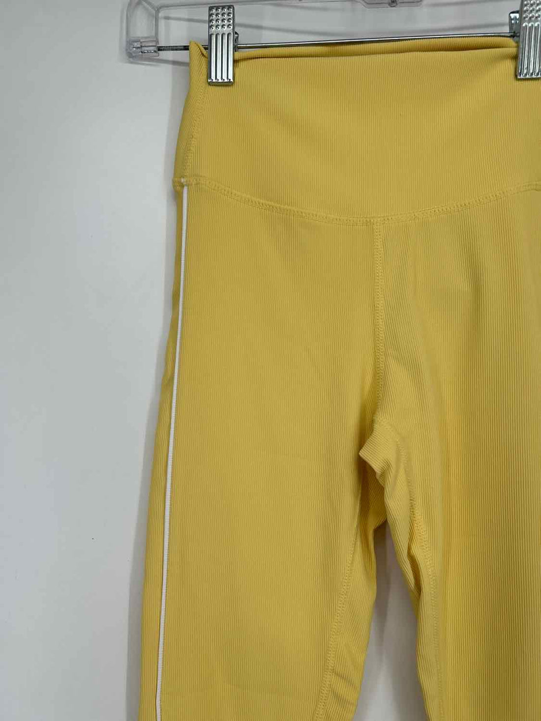 WILO Size XS Yellow Active Leggings
