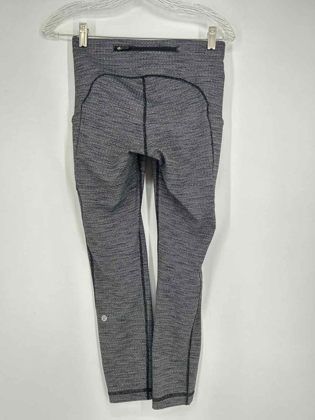 Lululemon Size 6 Black & White Active Leggings