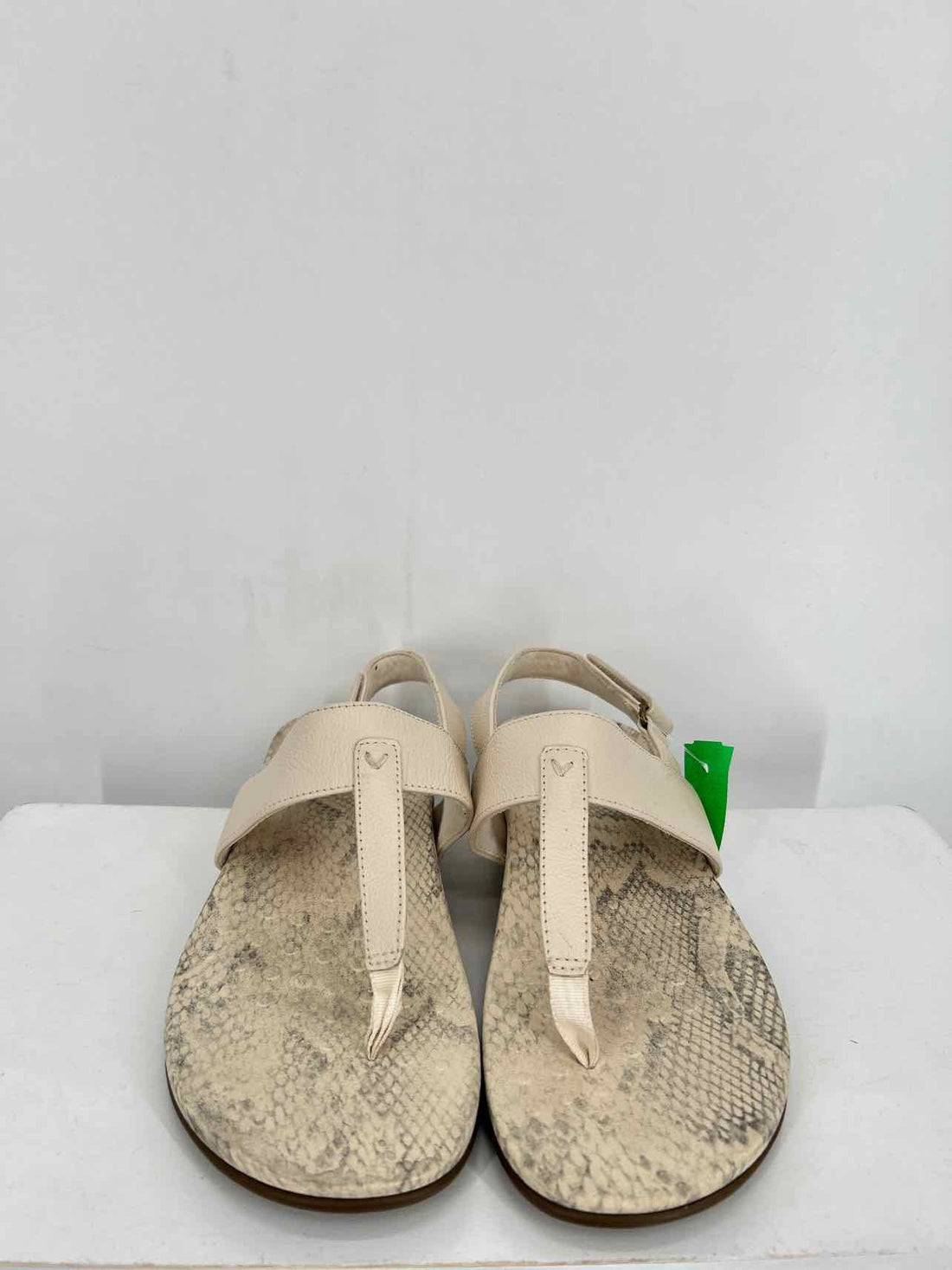 Vionic Women Size 9 Cream Reptile Sandals