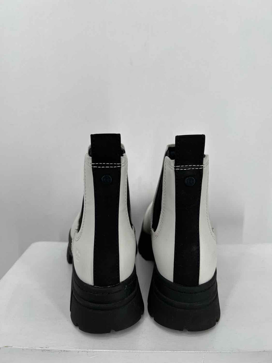 Ugg Women Size 9 Light Gray New  Ashton Chelsea Boot