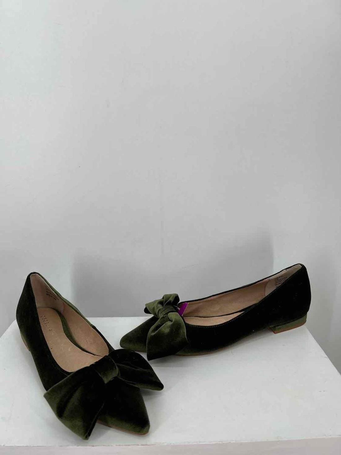 Cecelia Women Size 8.5 Green Velvet Flats