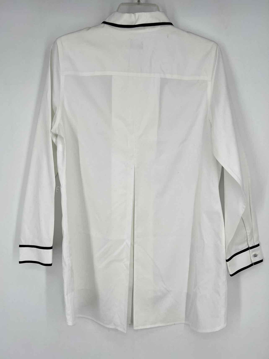 Chicos Size 1 (M) White NWT Long Sleeve