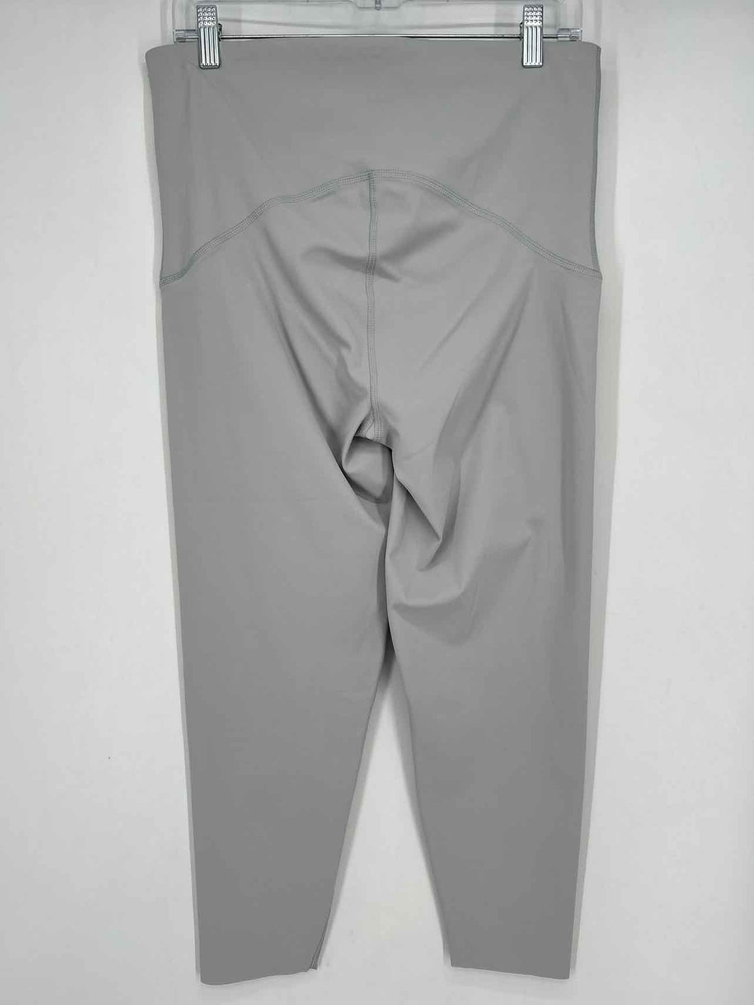 Spanx Size XL Light Gray Active Leggings