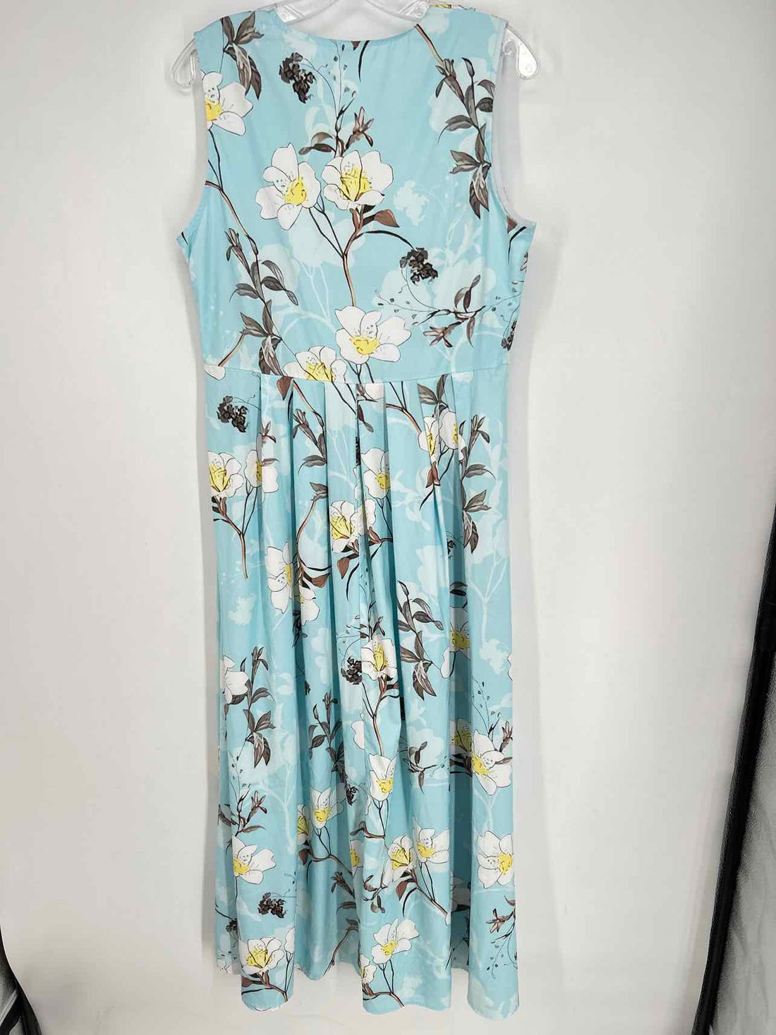 Made With Love Size L Light Blue Floral Sleeveless Maxi