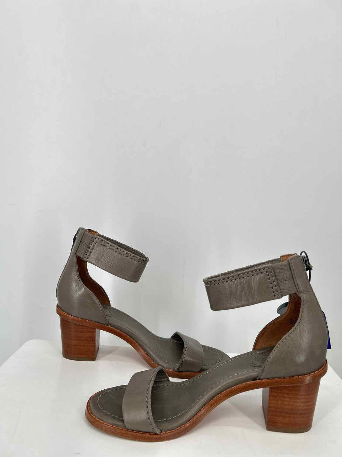 Frye Brielle Back Zip Women Size 7 Heels