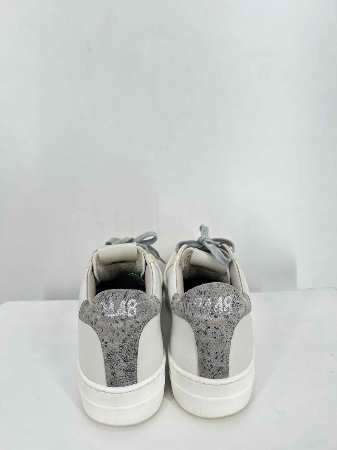 P448 Women Size 38 (7.5-8) Cream Colorblock Sneakers