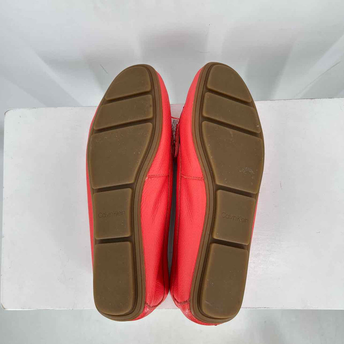 Calvin Klein Women Size 9 Coral Loafers