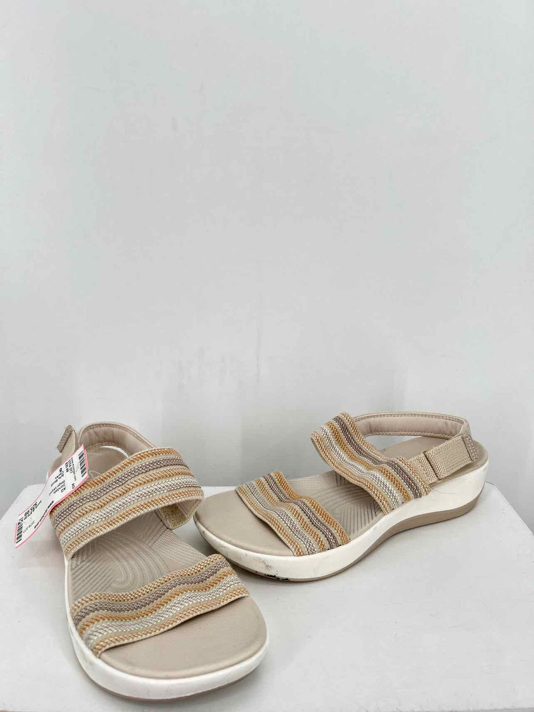 Clarks Women Size 8 Beige striped Sandals
