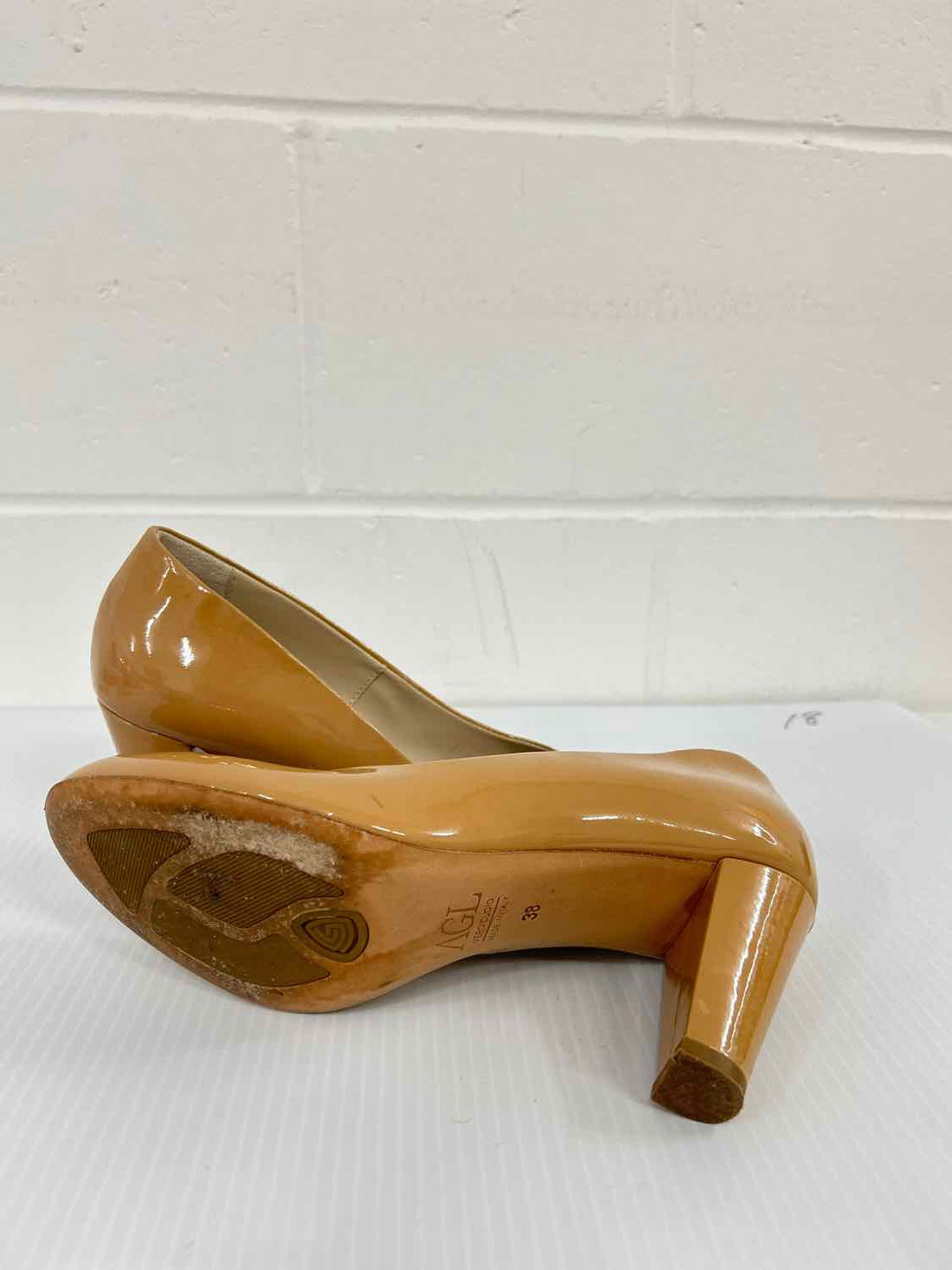 Attilio Giusti Leombruni Women Size 38 Peanut Heels