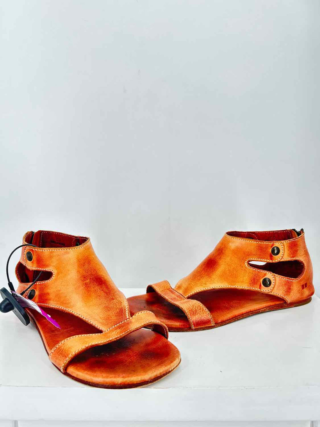 Bedstu Women Size 8.5 Tan Sandals