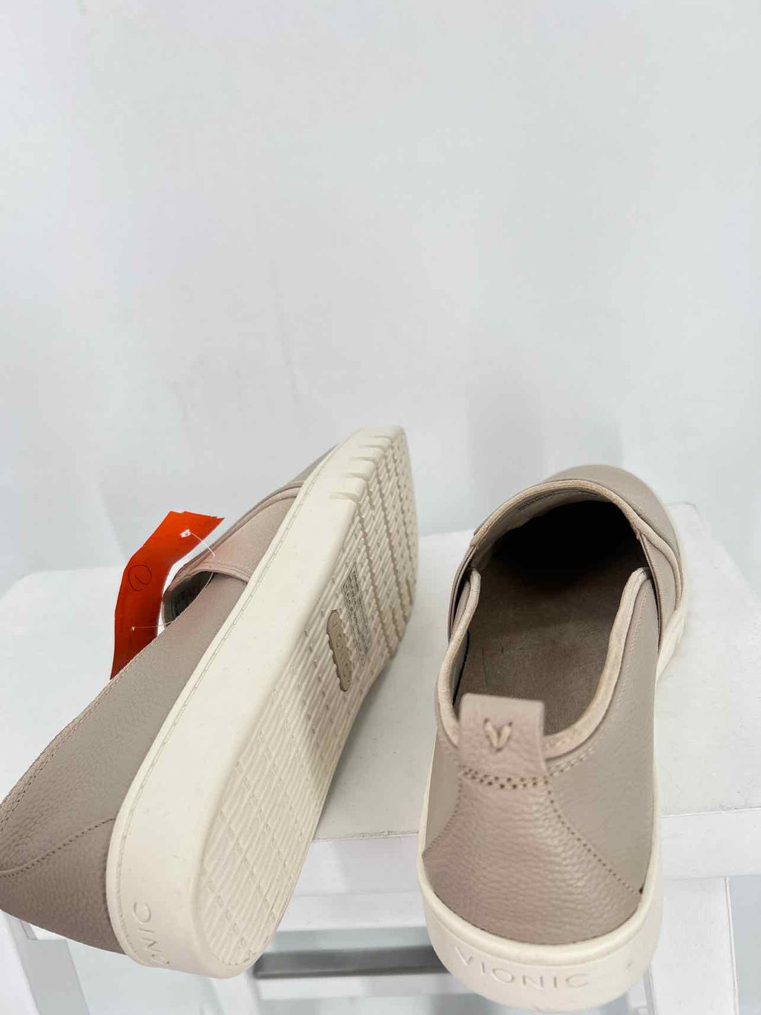 Vionic Women Size 11 Beige Loafers