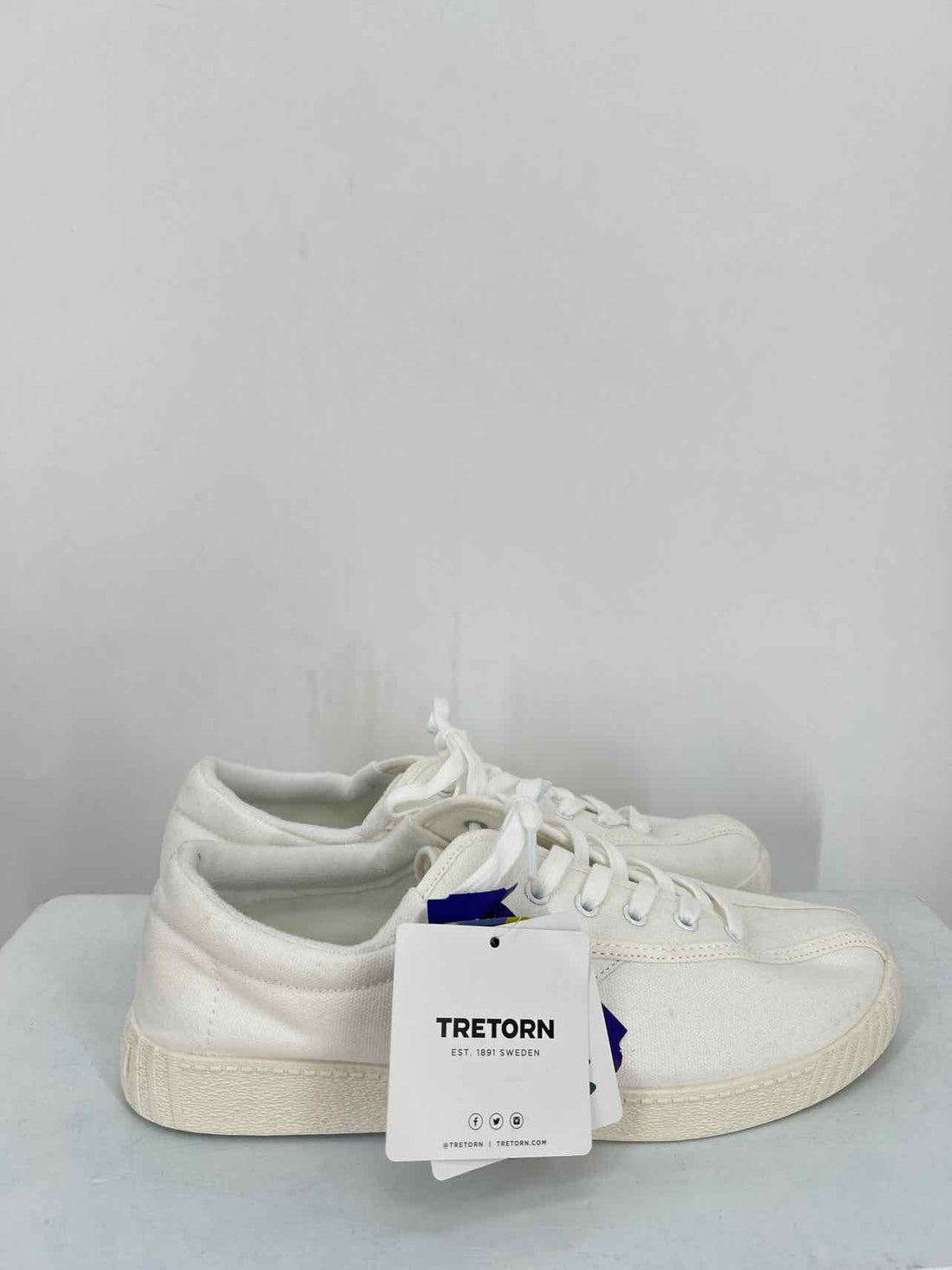 Tretorn Women Size 9.5 White NWT Canvas Sneakers