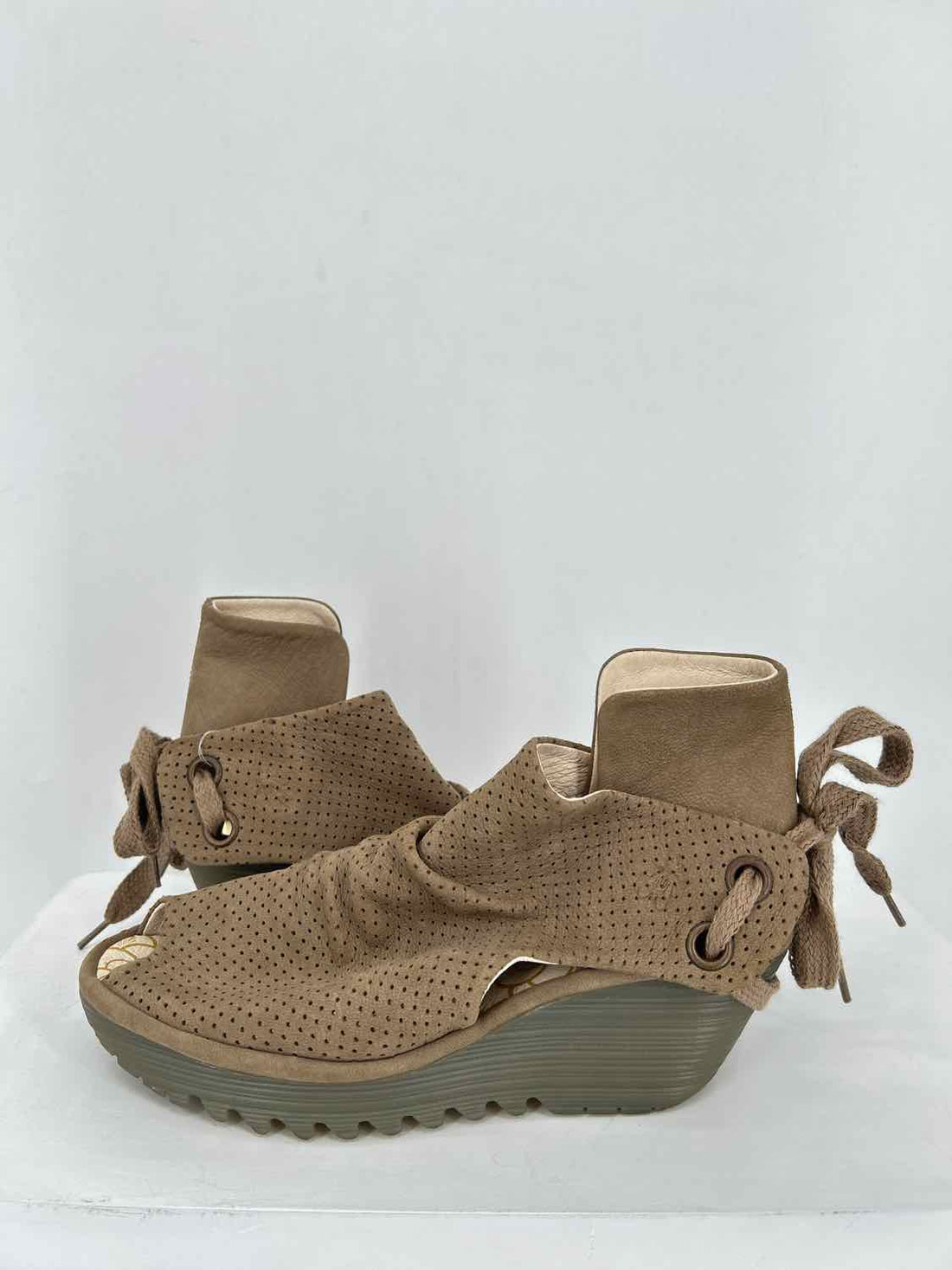 Fly london Women Size 39 Taupe NWT Yema Suede Open Toe Wedges