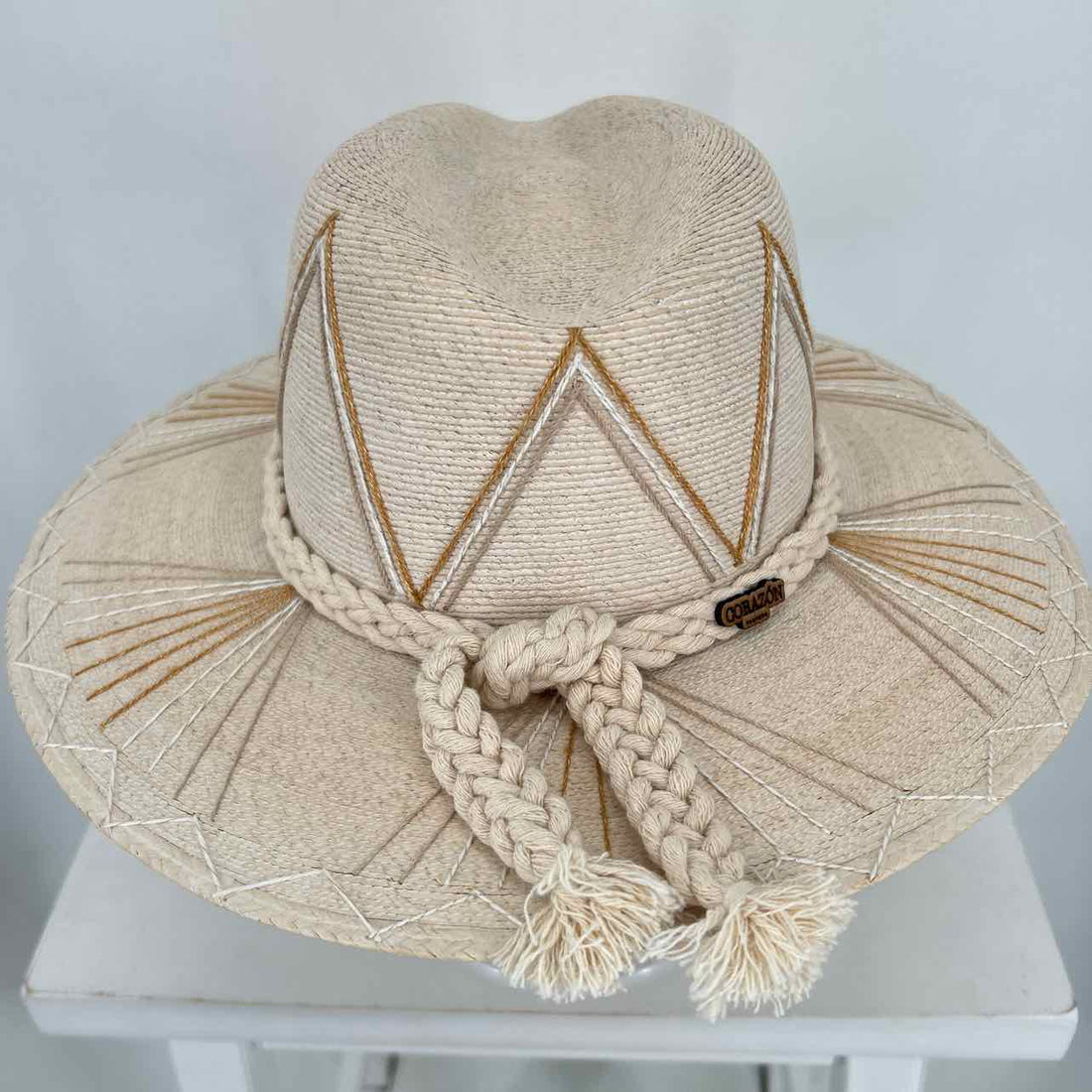 Corazon Playero Size M Neutral NWT Hats