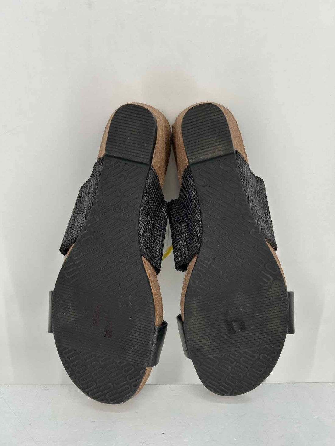 Munro Women Size 7.5 Black Sandals