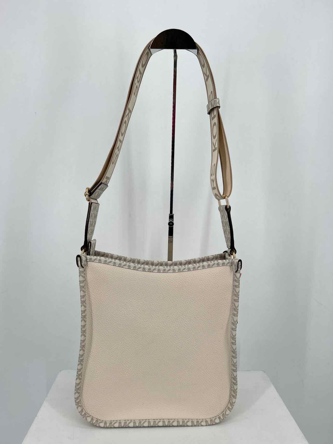Michael Kors Cream Signature Pebbled Leather Pre Owned Shoulder