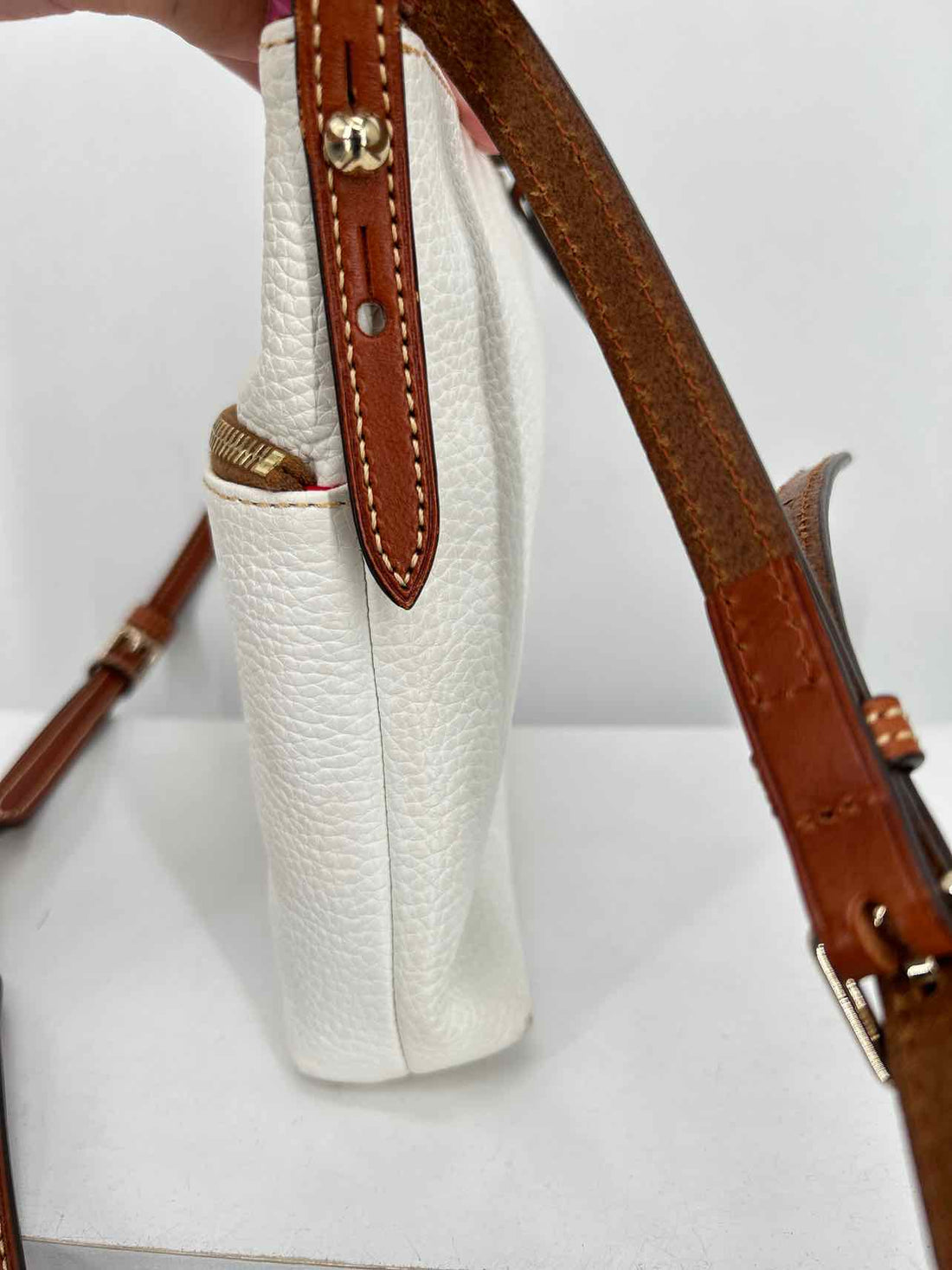 Dooney & Bourke White & Brown Pebbled Leather Pre Owned Crossbody