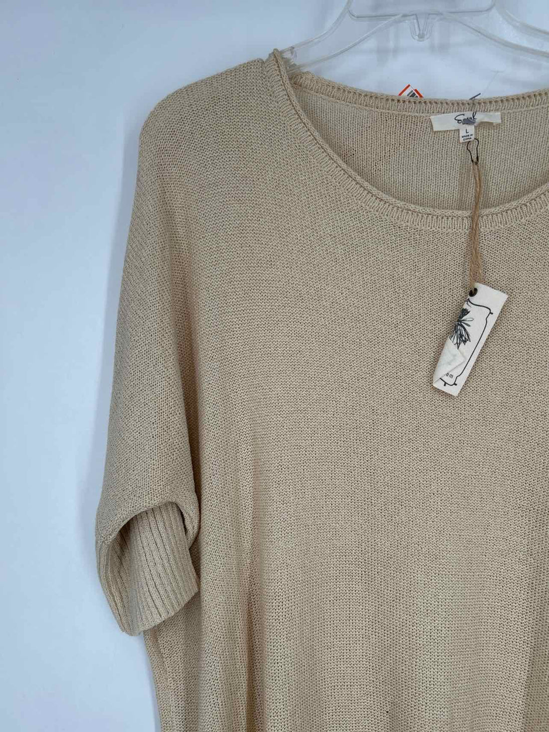 Easel Size L Cream NWT Sweater