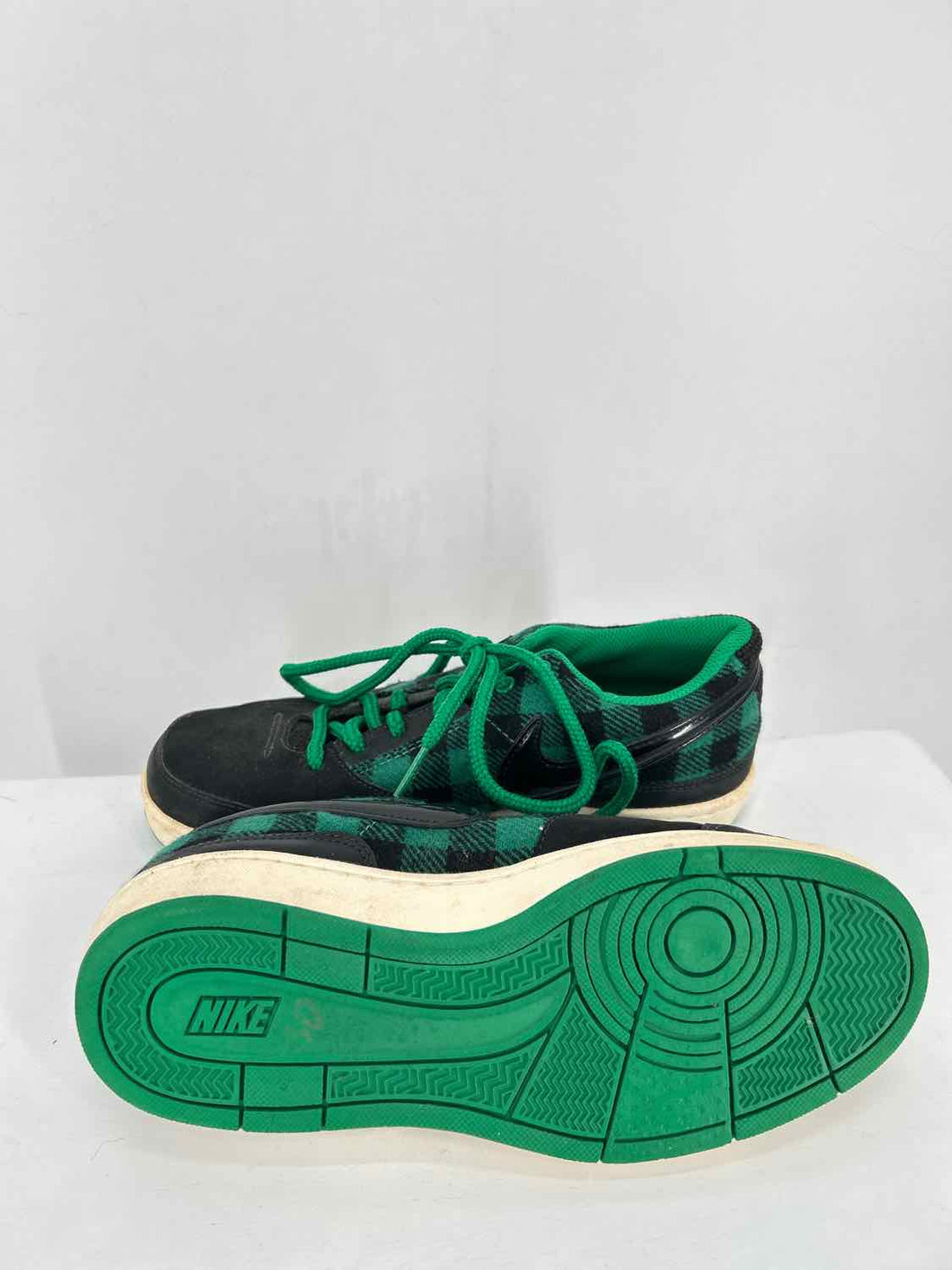 Nike Women Size 6 Black & Green Plaid Sneakers