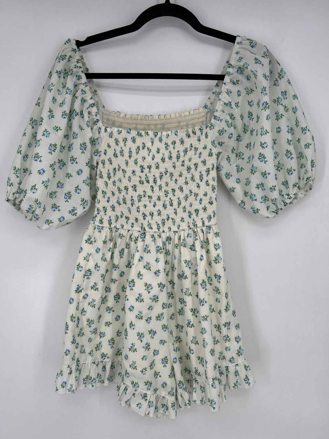 Princess Polly Size 4 White & Blue Floral Short Sleeve Rompers