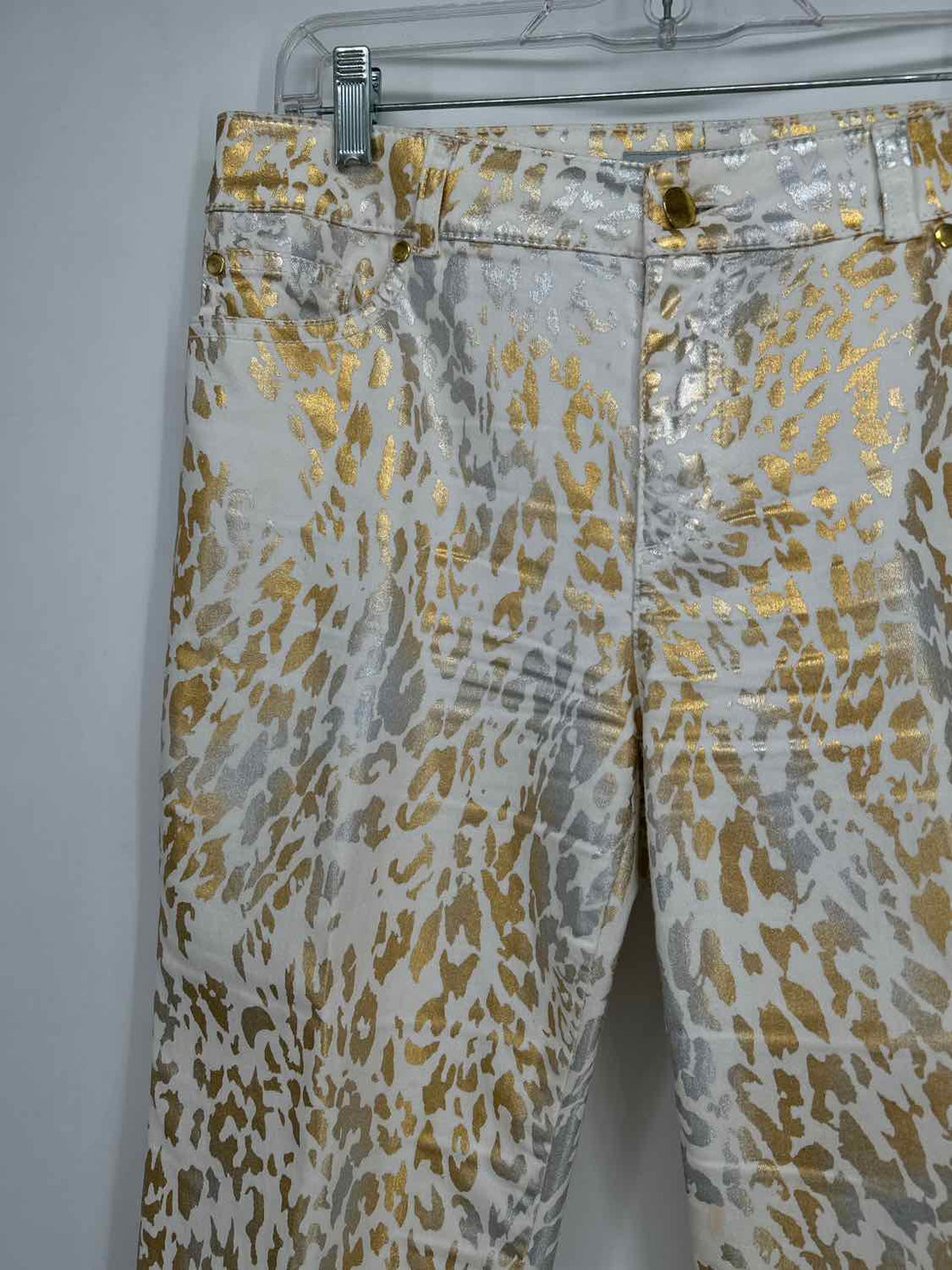 Chicos Size 1.5 (10) White Silver & Gold Jeans