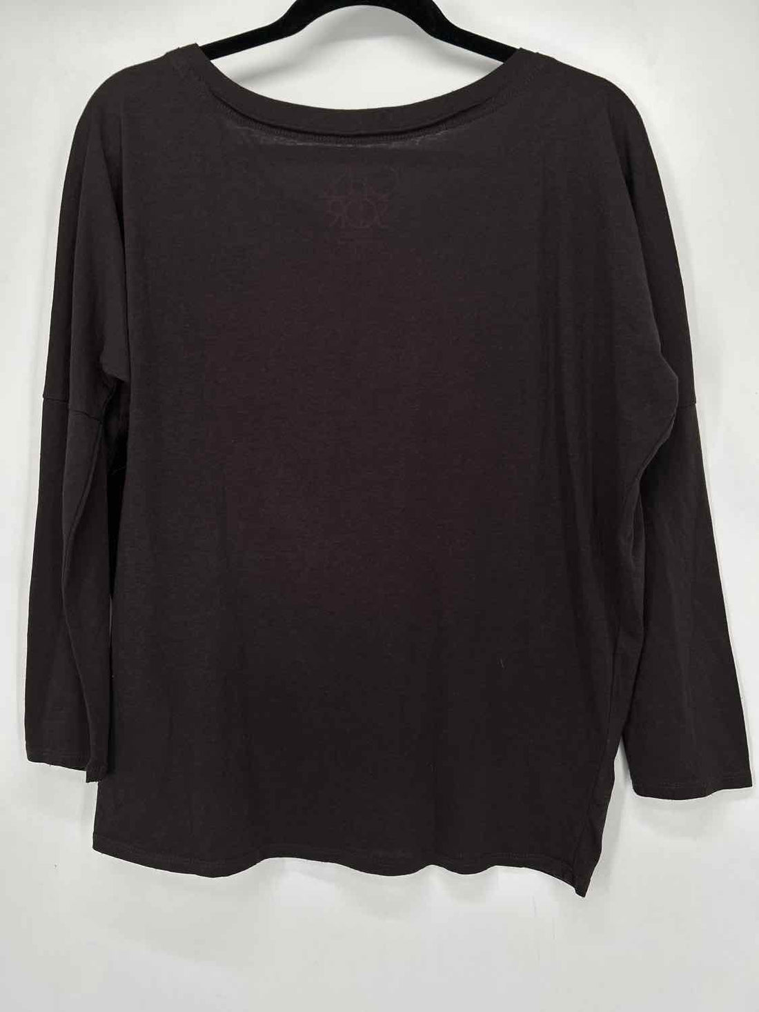 Chaser Size M Black & Gold Long Sleeve