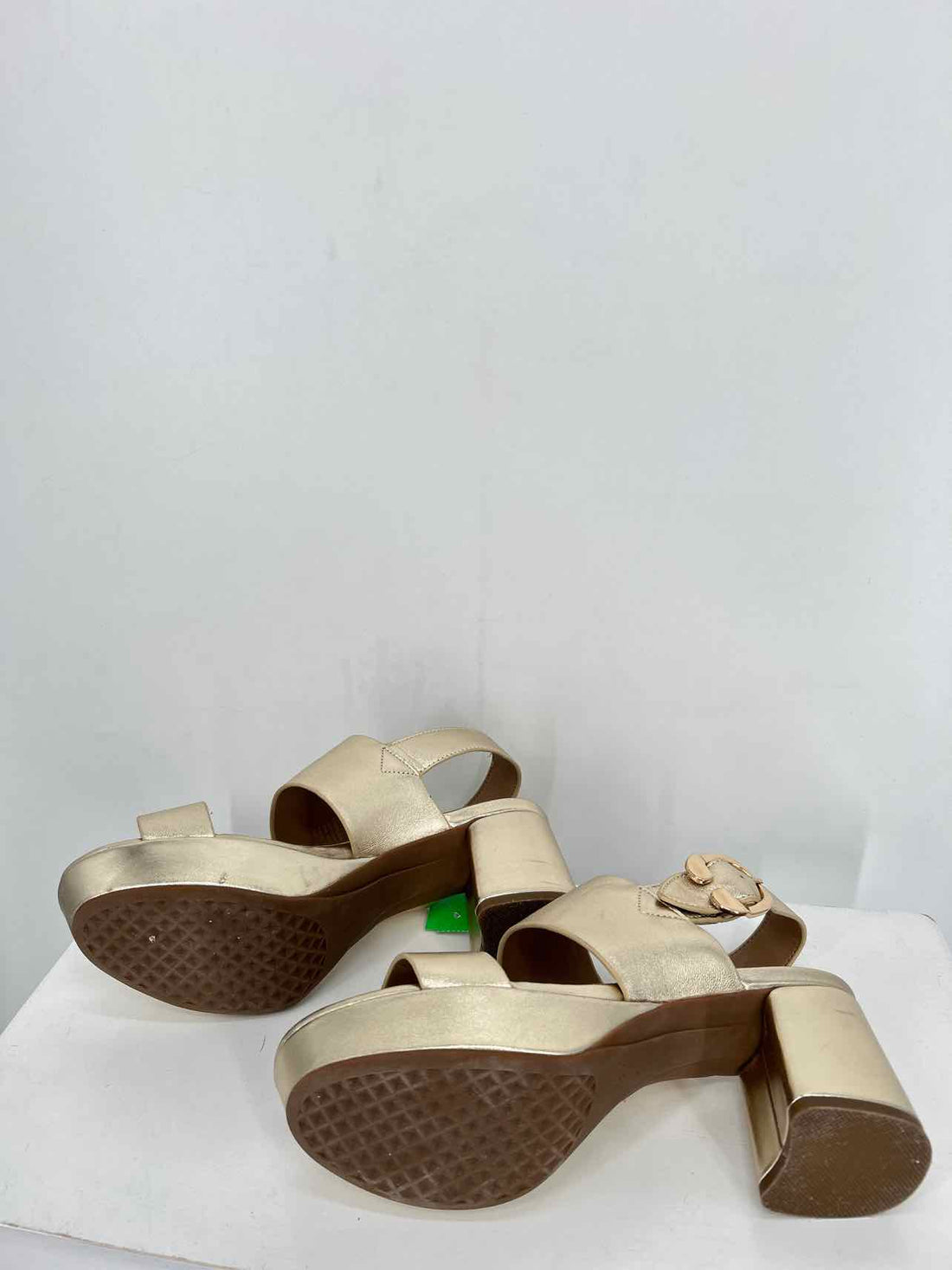 Aerosoles Women Size 6 Gold Sandals