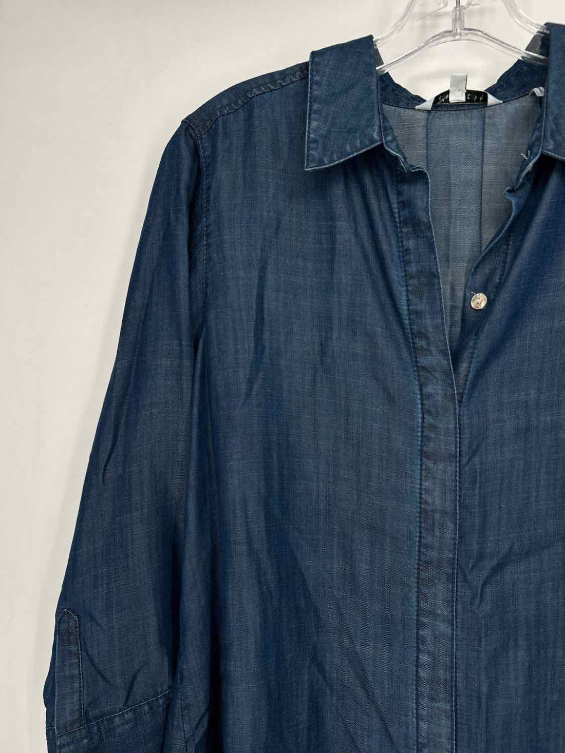 Foxcroft Size 8 Chambray Long Sleeve