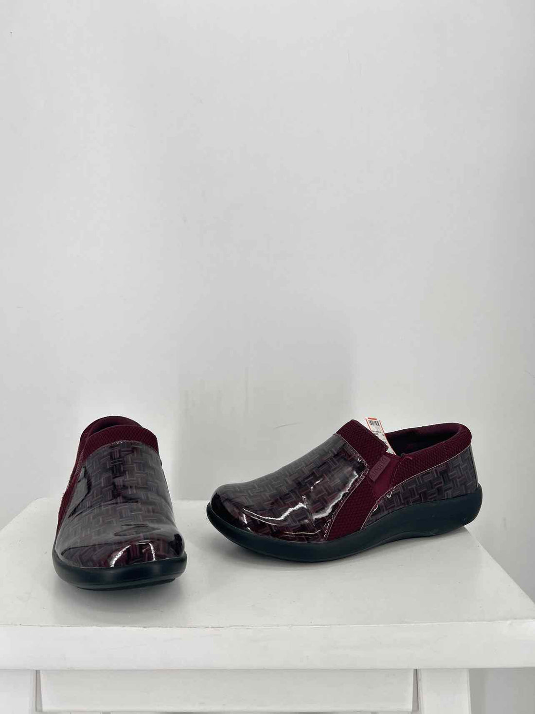 Alegria Women Size 37 (6.5-7) Maroon Paisley Clogs