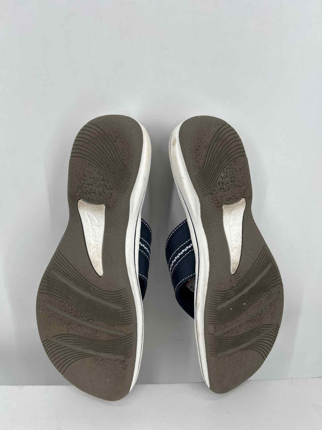 Clarks Women Size 6 Navy & White Sandals