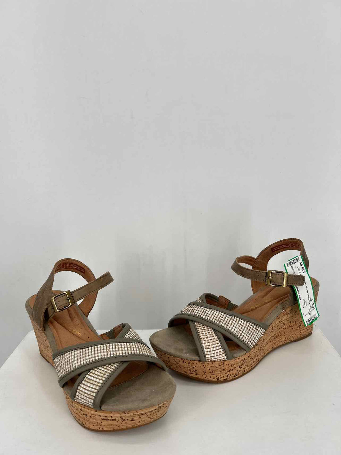 Clarks Women Size 7 Stone Wedges