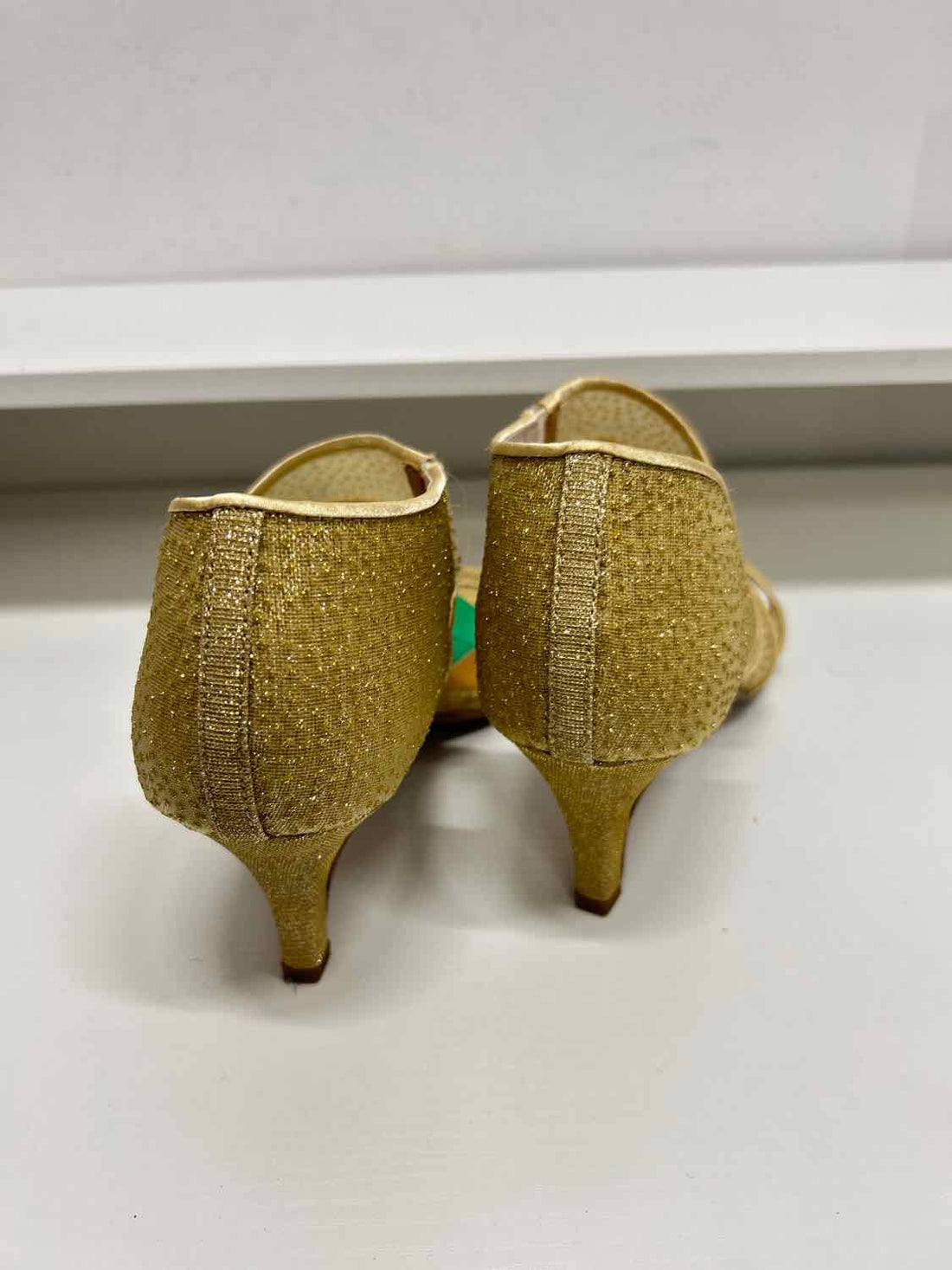 J Renee Women Size 8 Gold Heels