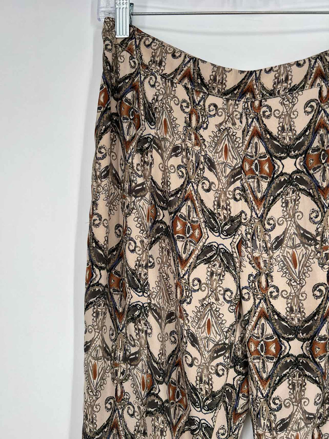 Sugar + Lips Size M Beige Print Pants