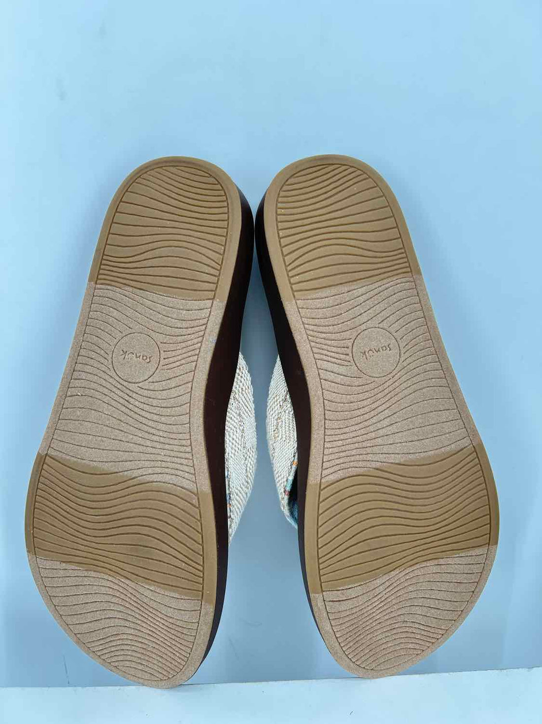 Sanuk Women Size 9 Beige Flip Flops