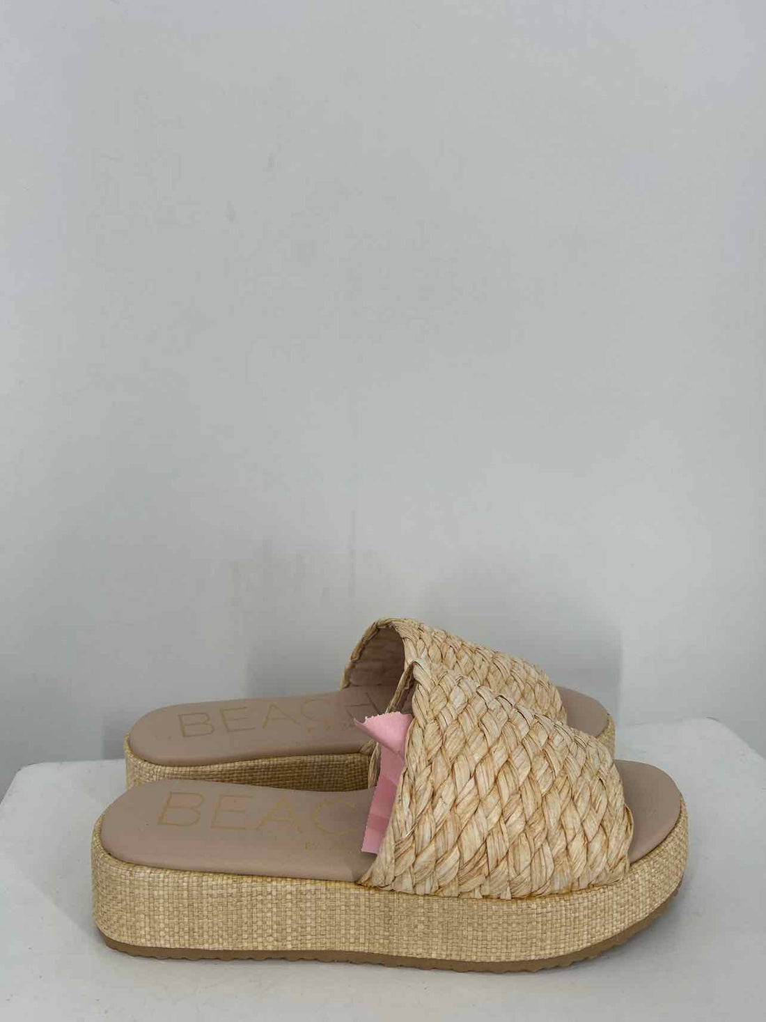 Beach Women Size 9 Beige New Sandals