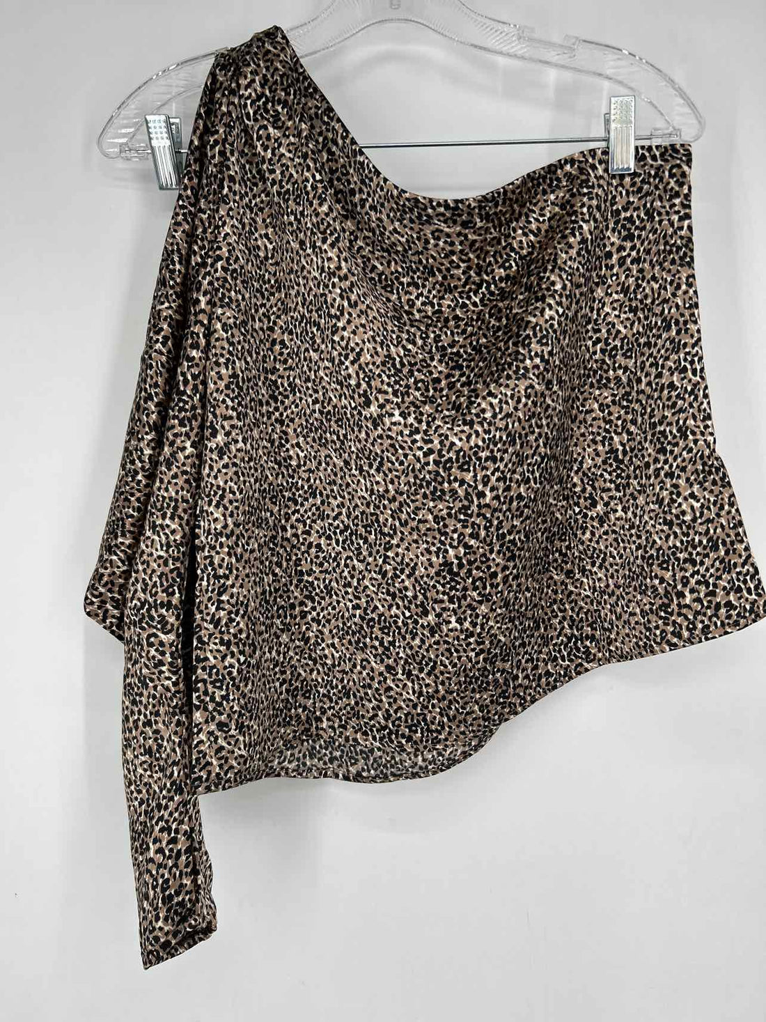 White House Black Market Size 6 Leopard One Shoulder Long Sleeve