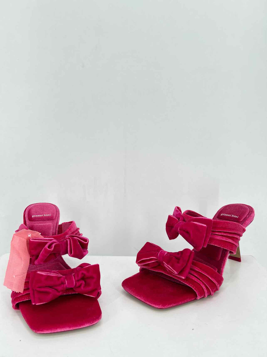 Gianni Bini Women Size 8 Hot Pink Velvet Heels