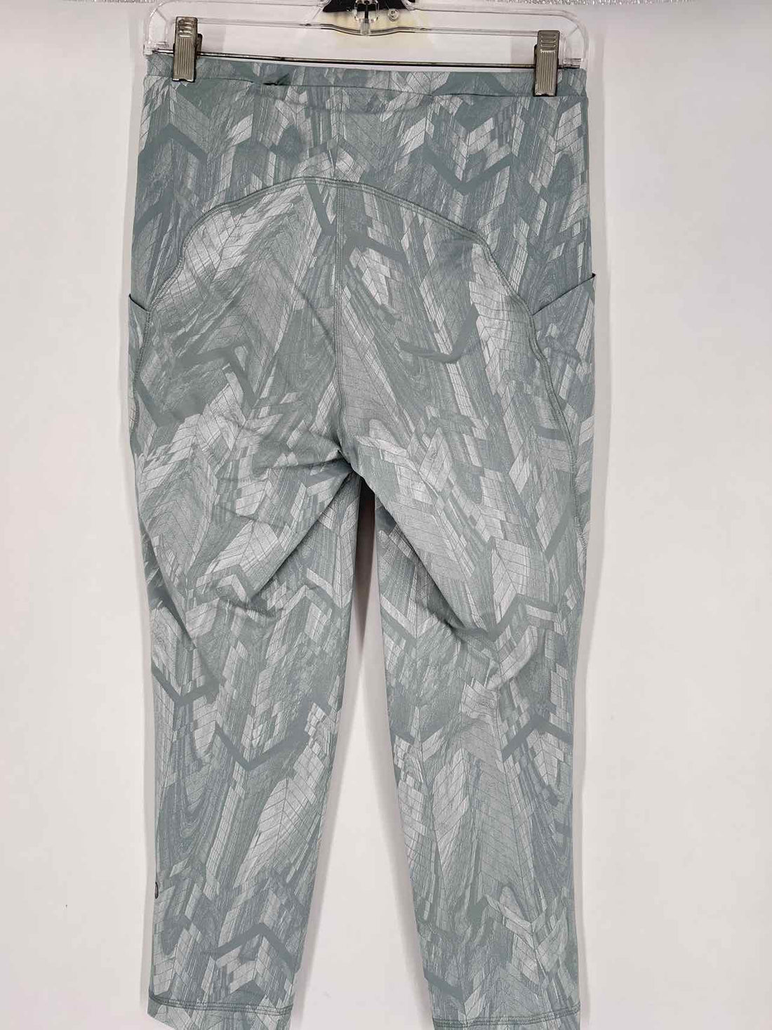 Lululemon Size 8 Mint Print Active Pants