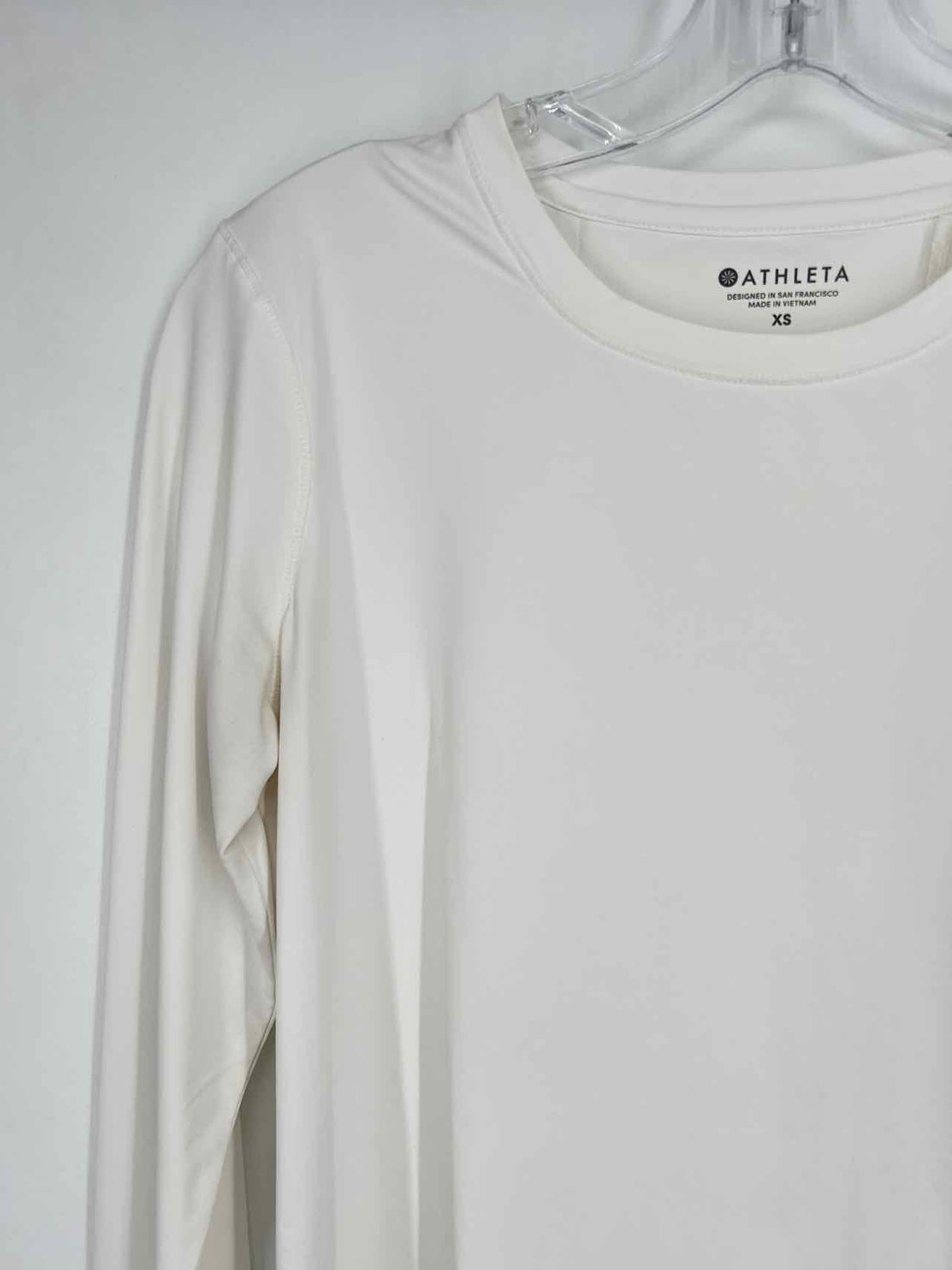 Athleta Size XS White Long Sleeve Active Tops
