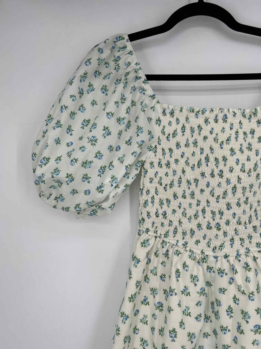 Princess Polly Size 4 White & Blue Floral Short Sleeve Rompers
