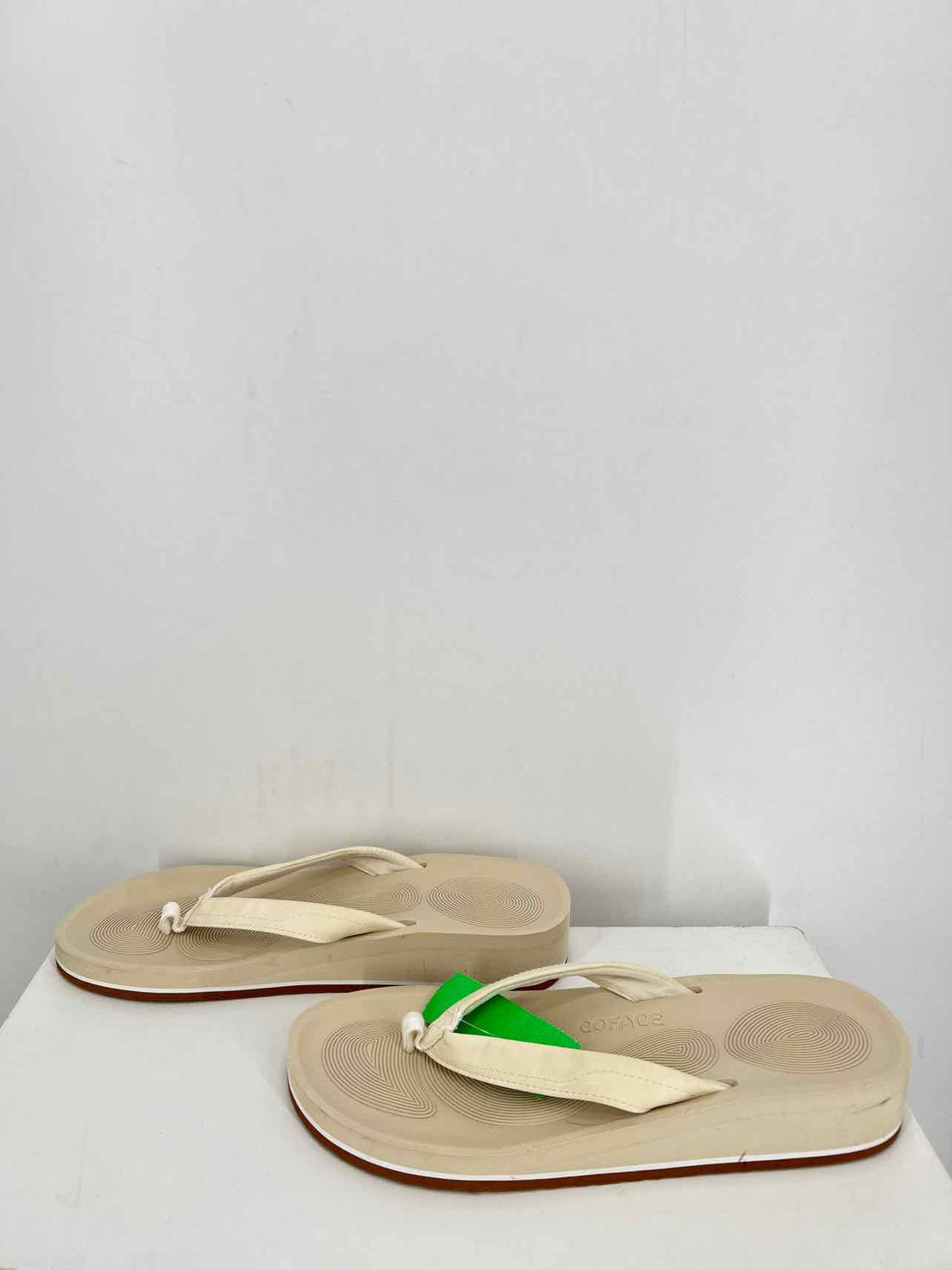 CoFace Women Size 11 Beige Flip Flops