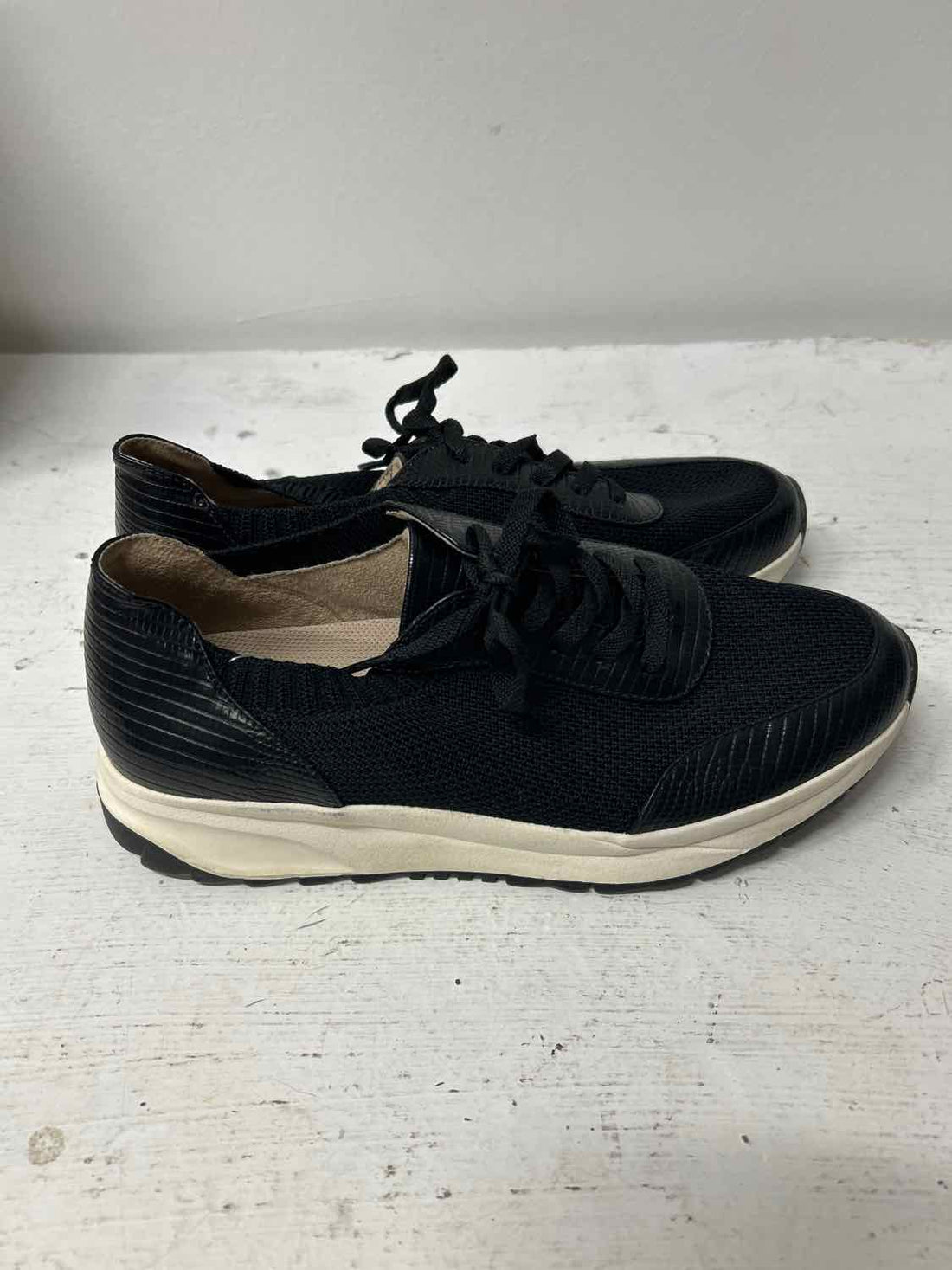 Naturalizer Women Size 8 Black & White Sneakers