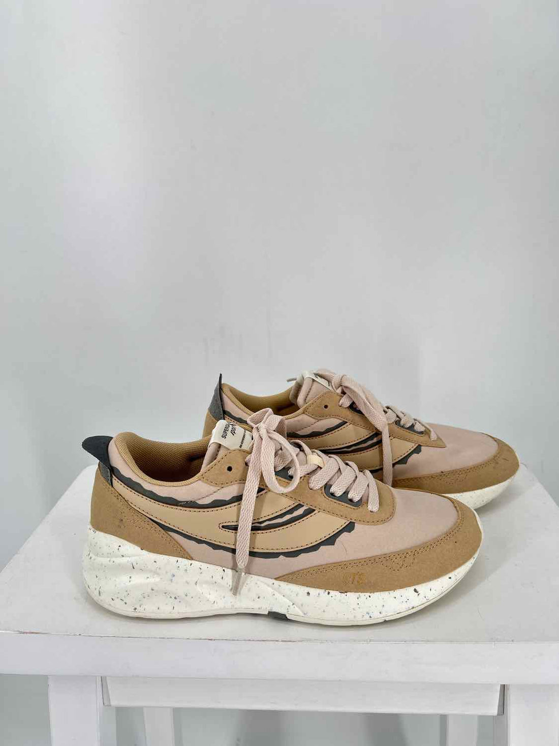 Superga Women Size 39 (8.5-9) Beige & Gold Sneakers