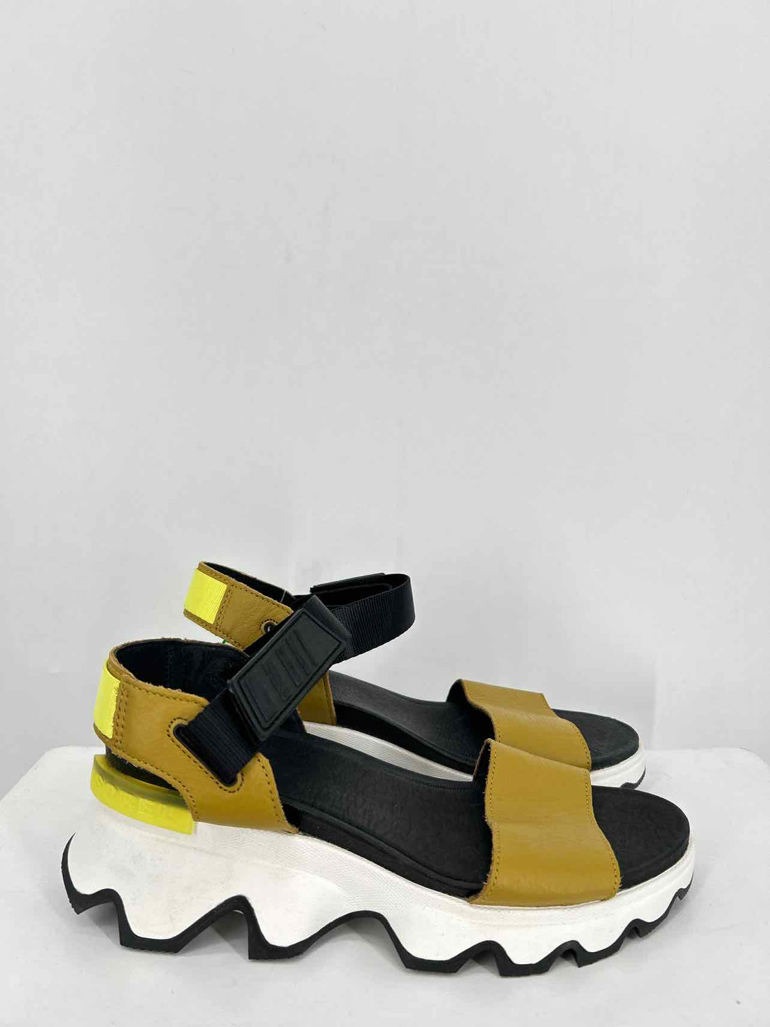 Sorel Women Size 9 Black & Olive Sandals