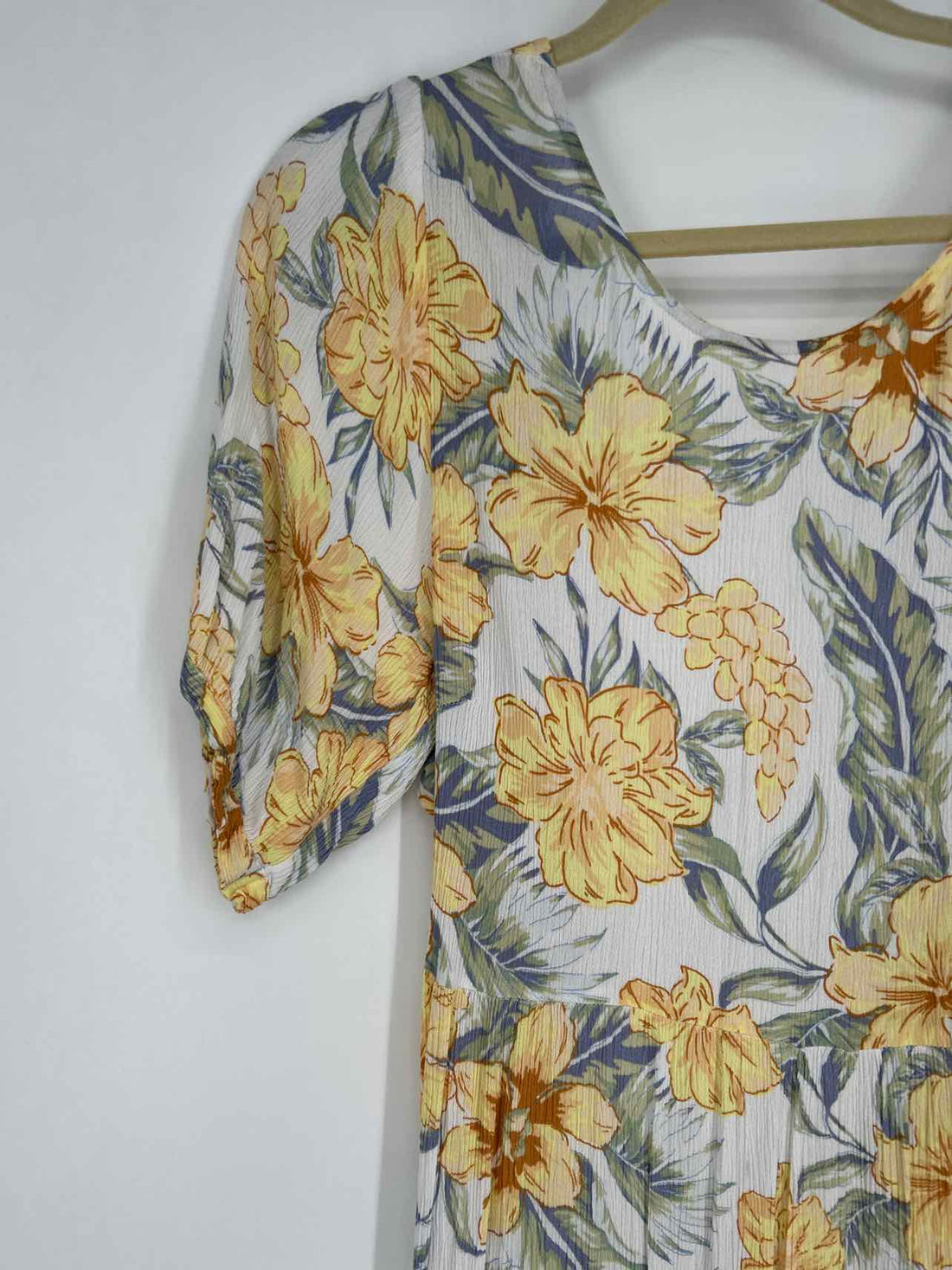 Rip Curl Size L White Floral Short Sleeve Dress