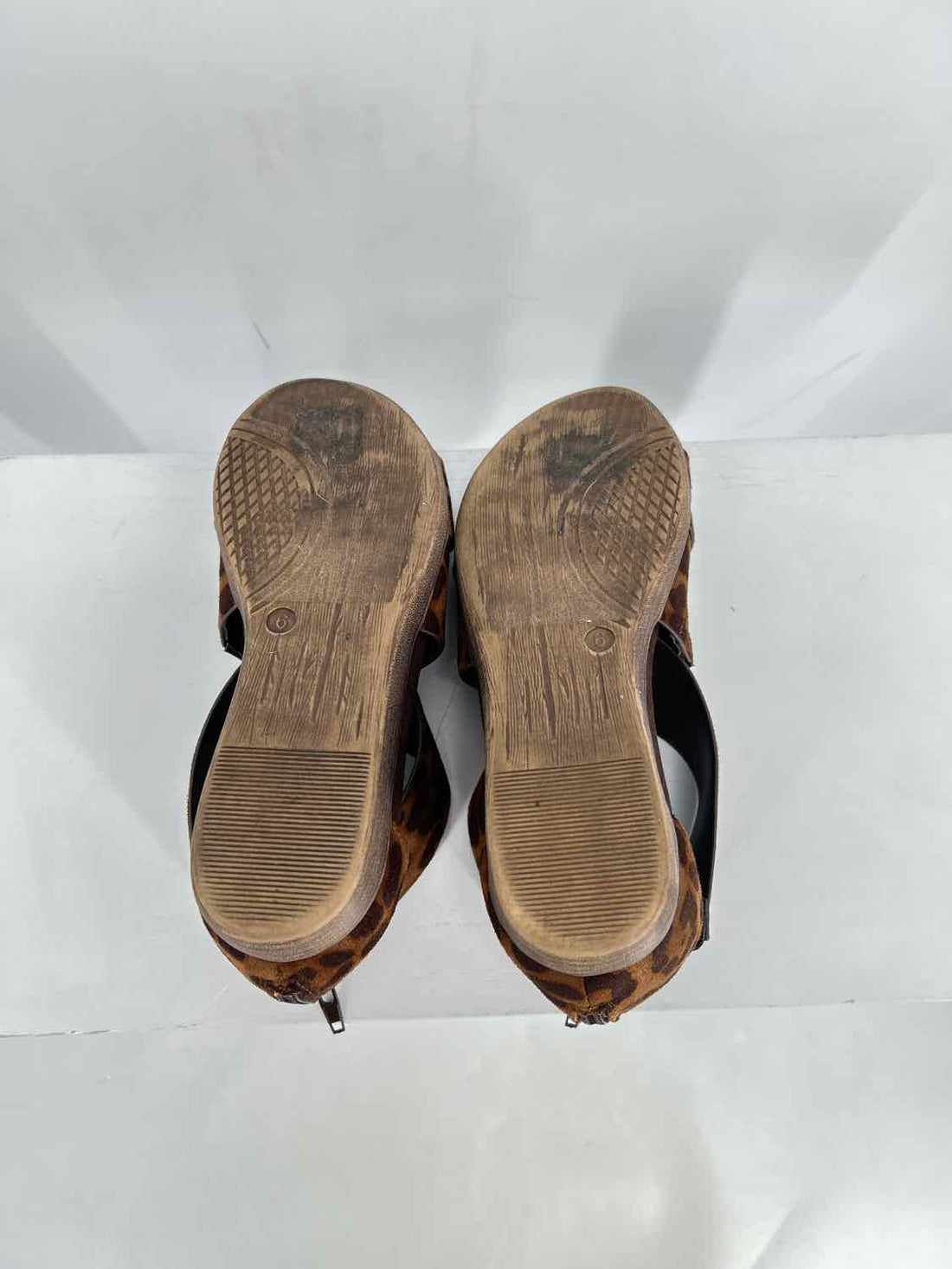 Pierre Dumas Women Size 6 Leopard Sandals