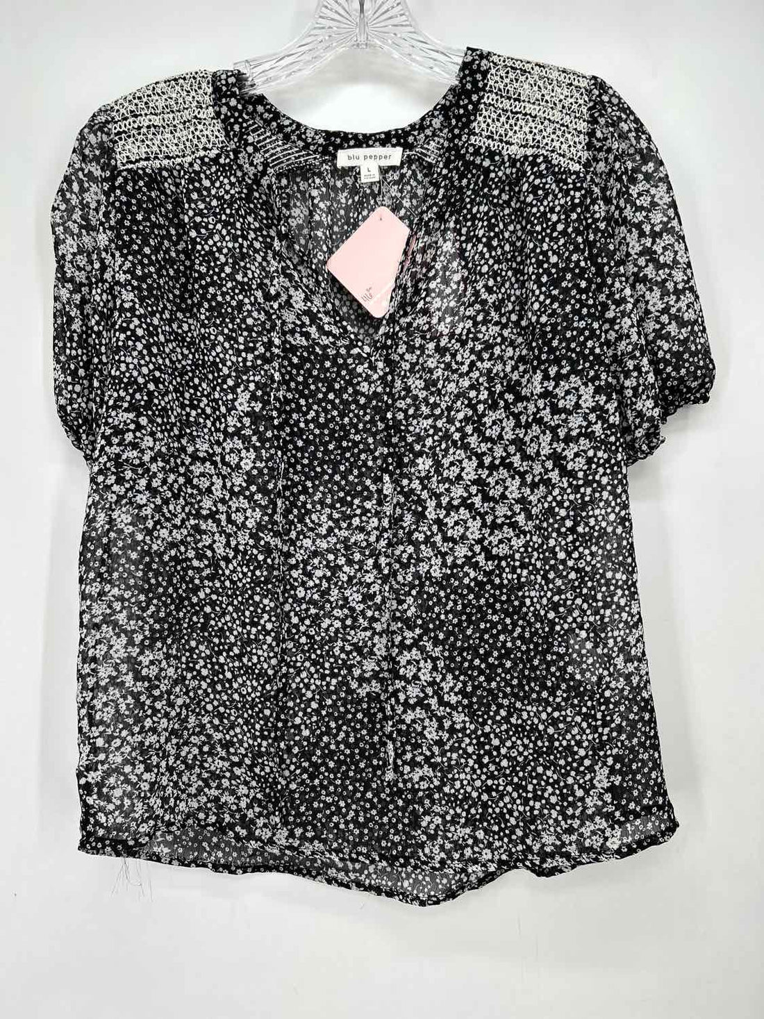 Blu Pepper Size L Black & White Floral NWT Short Sleeve